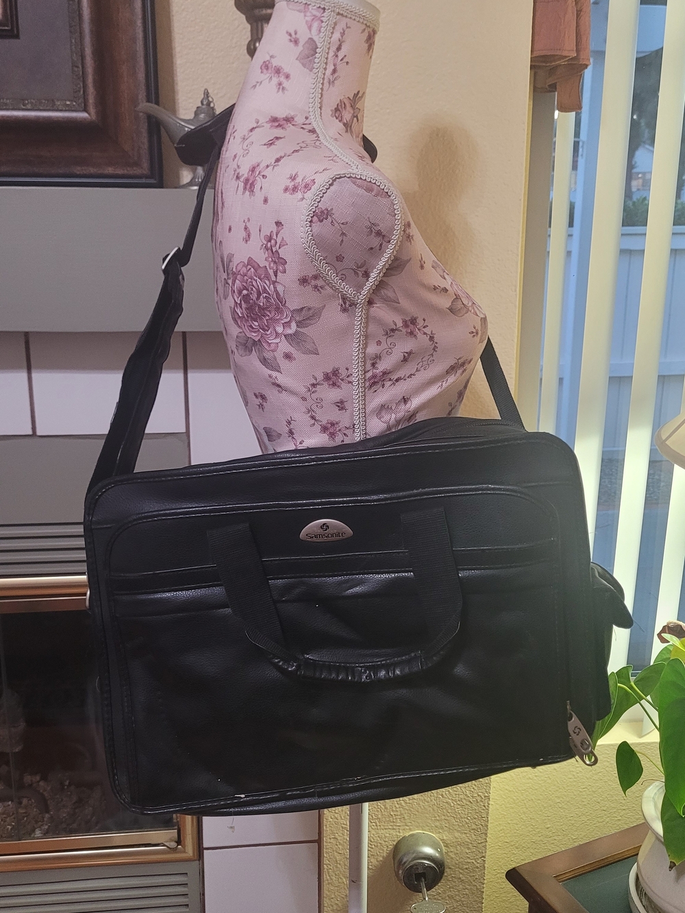 Black Men’s Briefcase Shoulder Bag – Samsonite